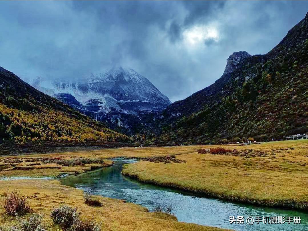 稻城亚丁星球最后一块净土,稻城亚丁的蓝色星球