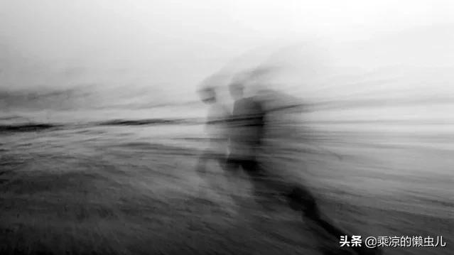 *底卧**（小小说）