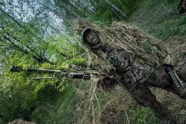 一名狙击手怎么训练出来的,一名优秀的狙击手必须做到快准狠