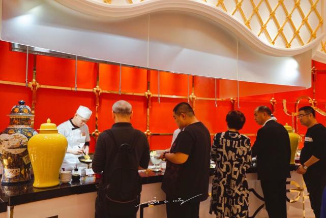 澳门总共有几个豪华酒店,澳门的酒店是全世界最多的吗