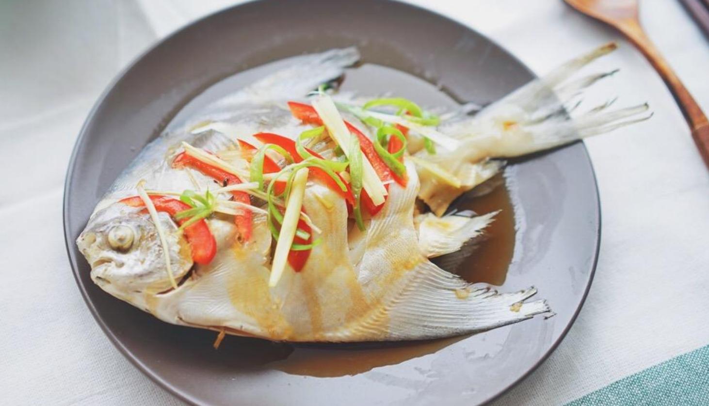 鲳鱼的做法清蒸几分钟最好,鲳鱼怎么做好吃又简单家常做法