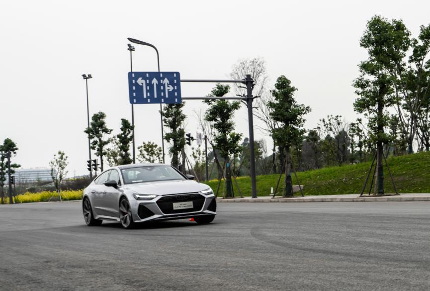 男人的梦想之车2018款奥迪rs7来了,全新一代奥迪rs7闪亮登场