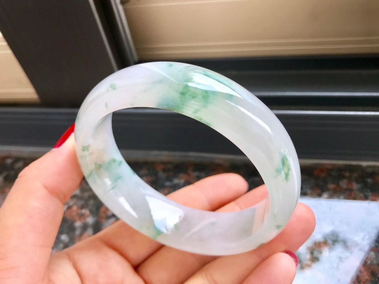 国内如何去缅甸购买翡翠 (去缅甸怎么买到好翡翠)