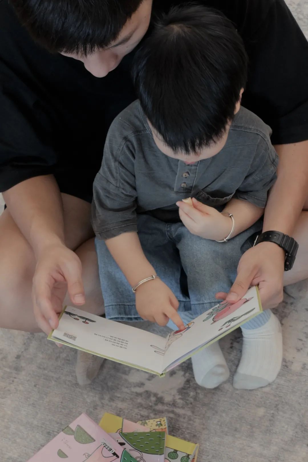 子女性格内向怎样沟通,9岁女孩性格很犟怎么教育