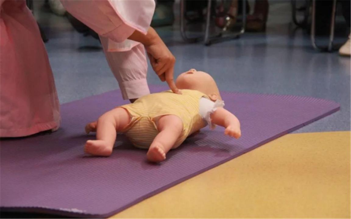 小孩异物卡喉急救方法,孩子异物卡喉急救后未排出没事吗