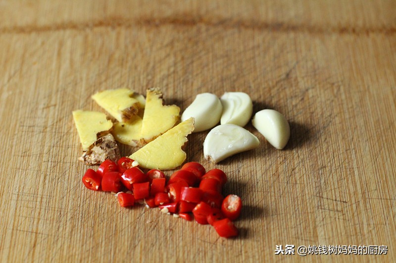 吃鱼补脑还是吃核桃补脑,吃鱼营养高还是猪肉营养好