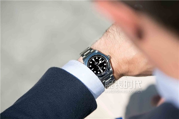 帝舵男士大表盘带钻手表价格,表径36帝舵手表男上手效果