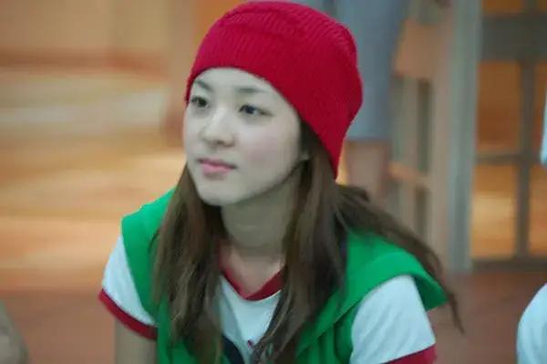 易烊千玺权志龙同款鞋,易烊千玺权志龙造型