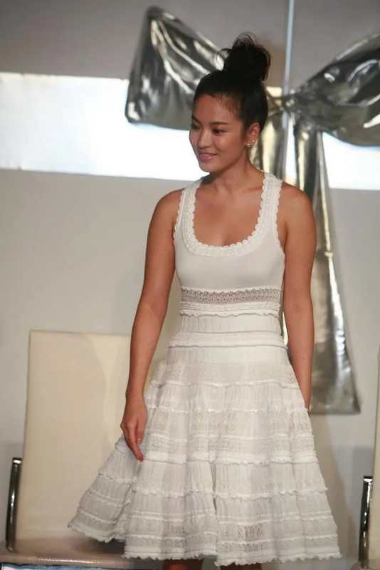 宋慧乔近照曝光一袭粉裙尽显,宋慧乔为什么不显老