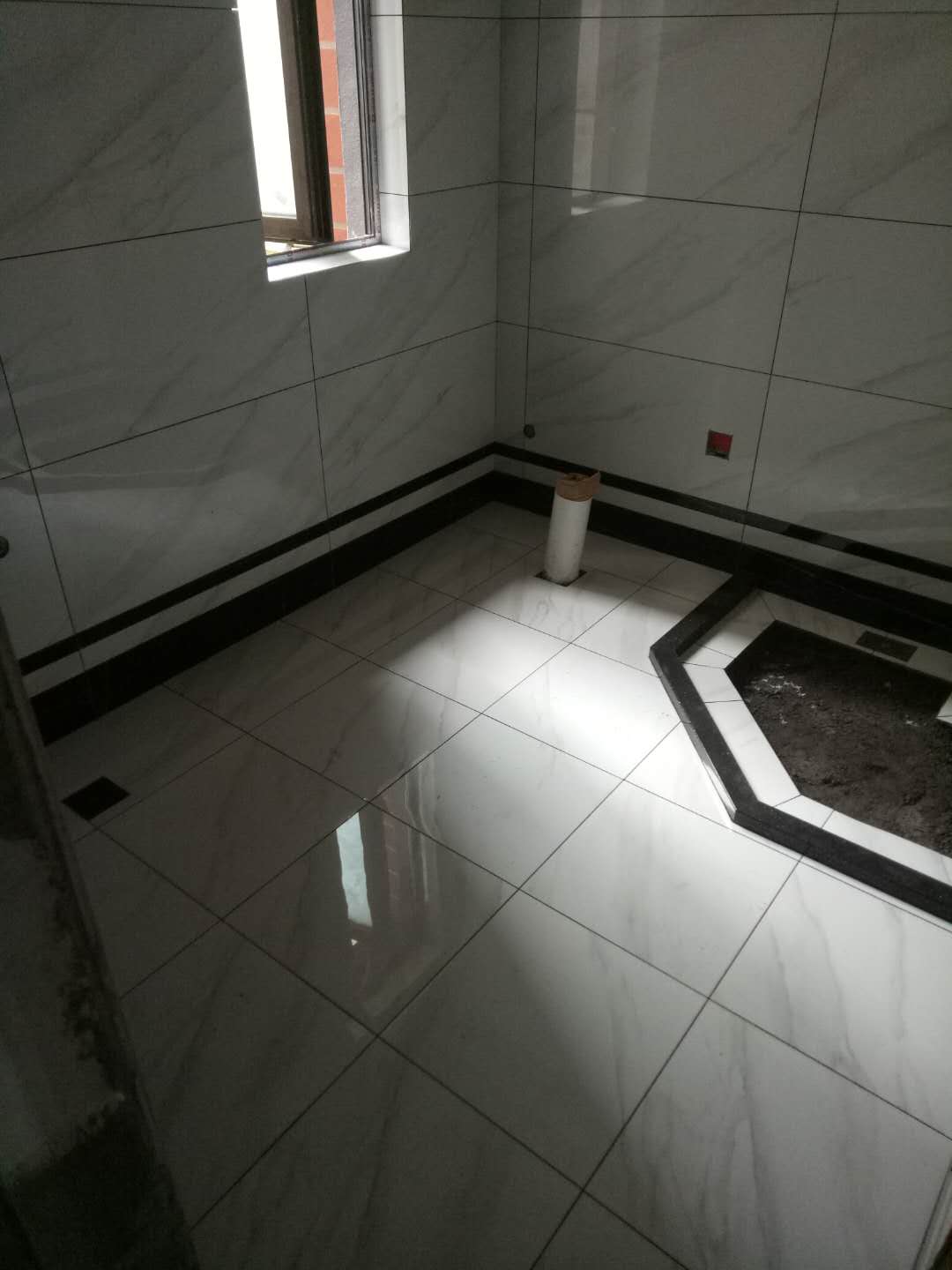 永川装修公司，永川青苹果装修队置城荣华府贴砖图片