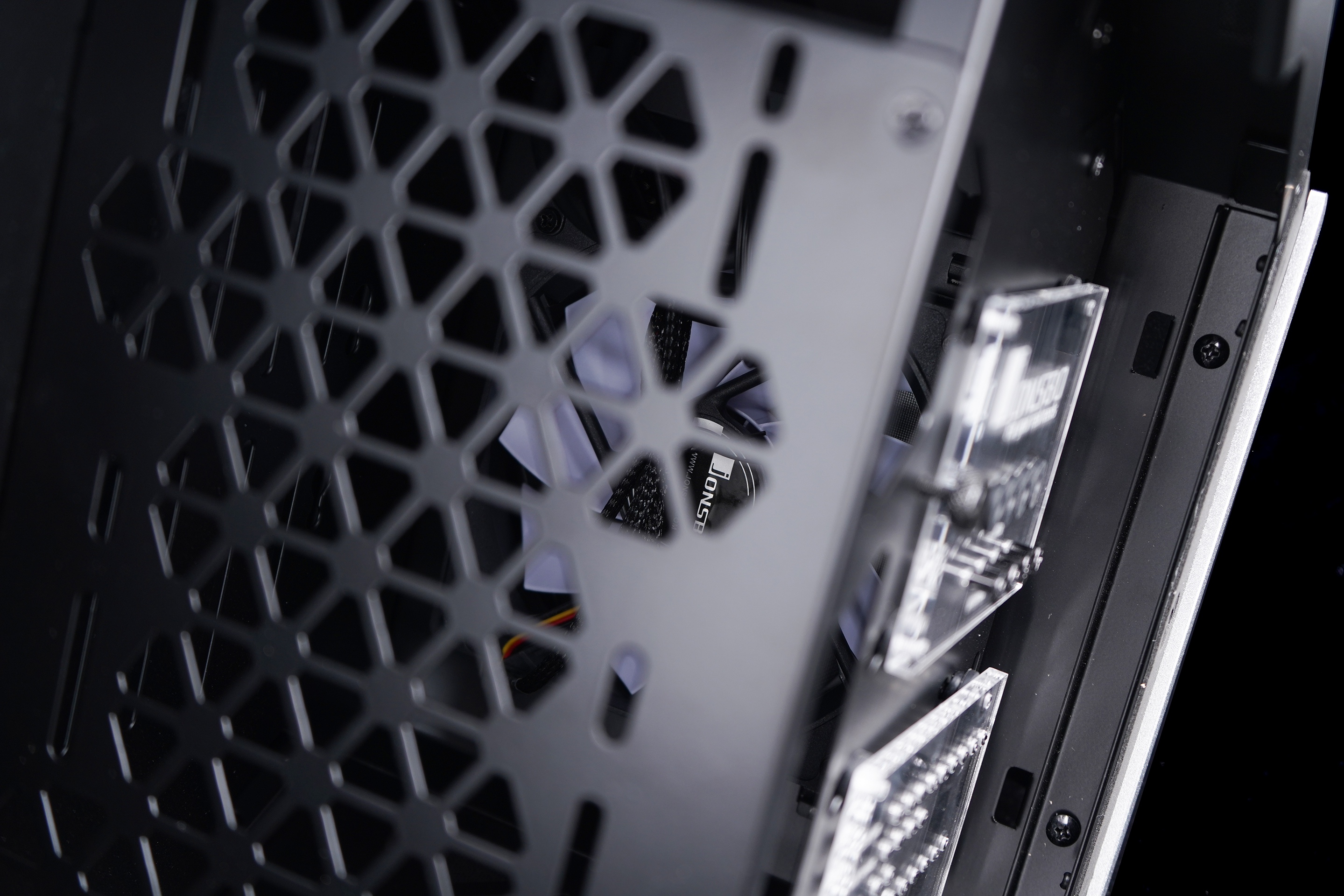 外星人游戏主机值得买吗 (有主机的外星人游戏本)