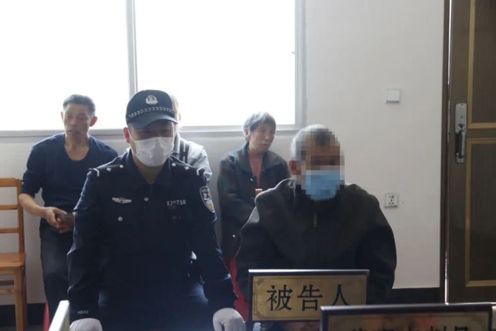 森林火灾60岁老汉判刑,引发森林火灾判什么罪