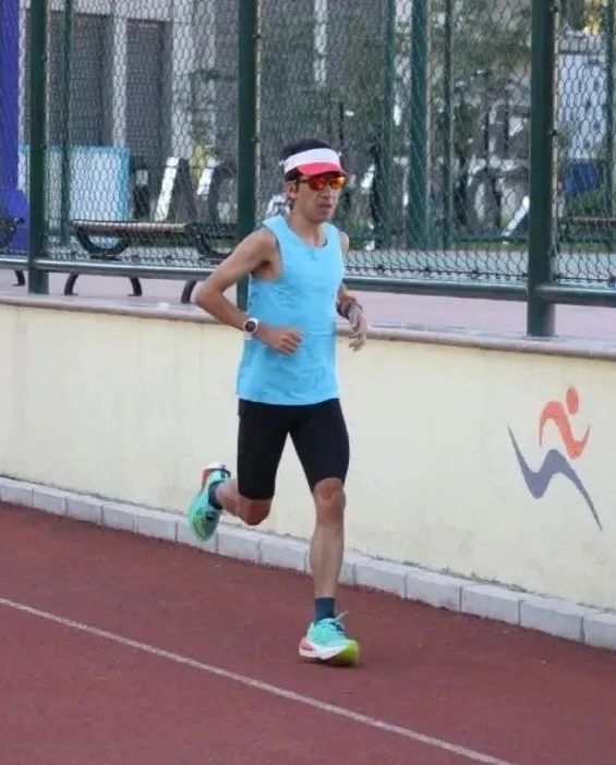 跑步带腰包的压缩裤,专业高弹跑步压缩裤测评