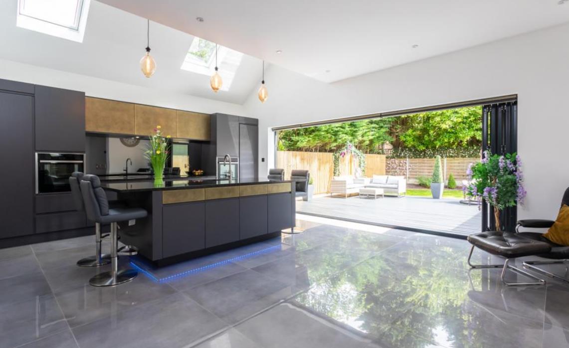 在英国100人民币能买到什么,100万英镑在英国能买什么房子