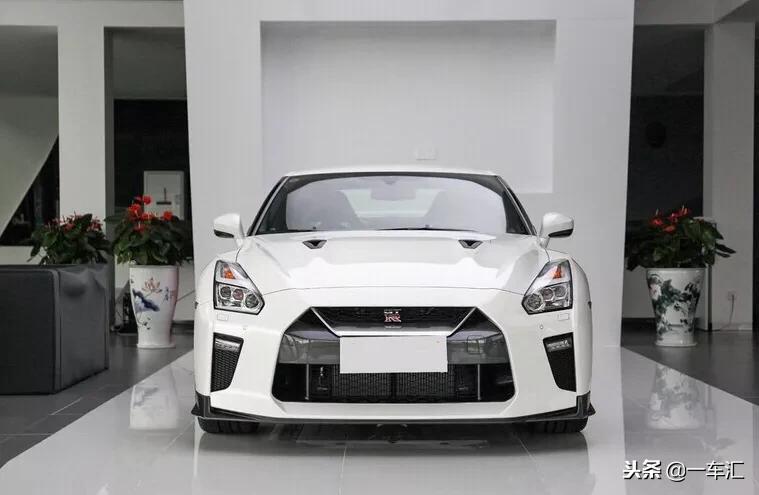 16款日产gtr超级跑车实拍详解,最快的跑车日产gtr