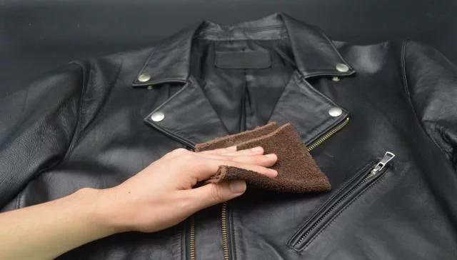 不管皮衣有多脏试试这个方法,皮衣服脏了怎么清洗不掉皮