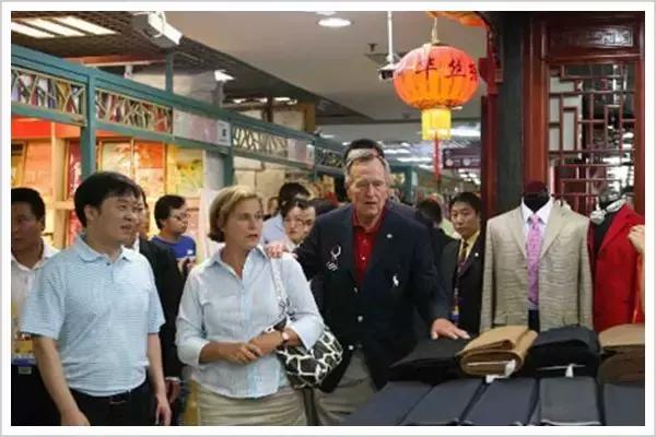 8万亿假的新世界，所有命运中馈赠的假货，都在暗中标好了价格