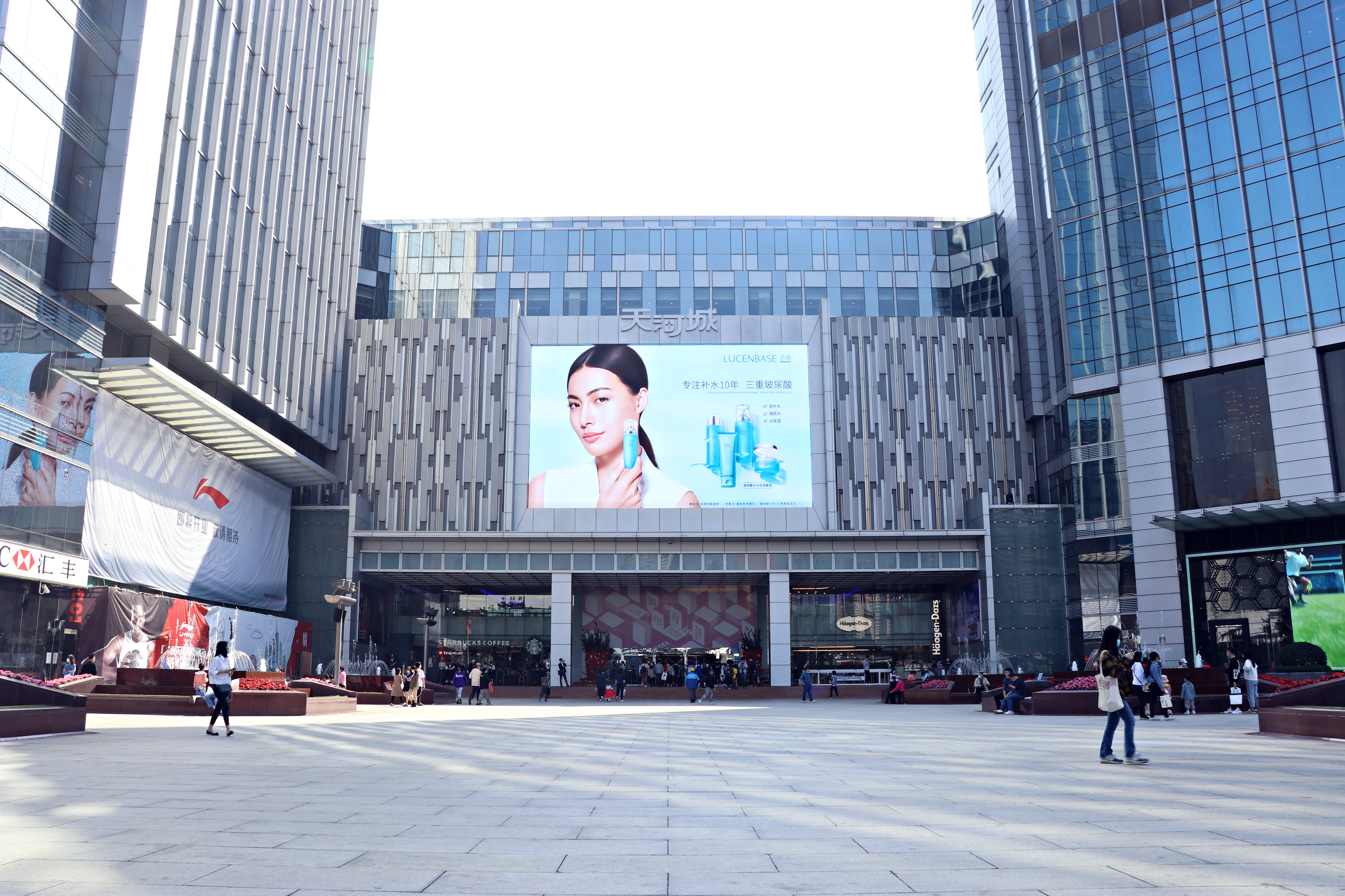 2021新年重拳出击!透真霸屏广州繁华商圈传递有效护肤