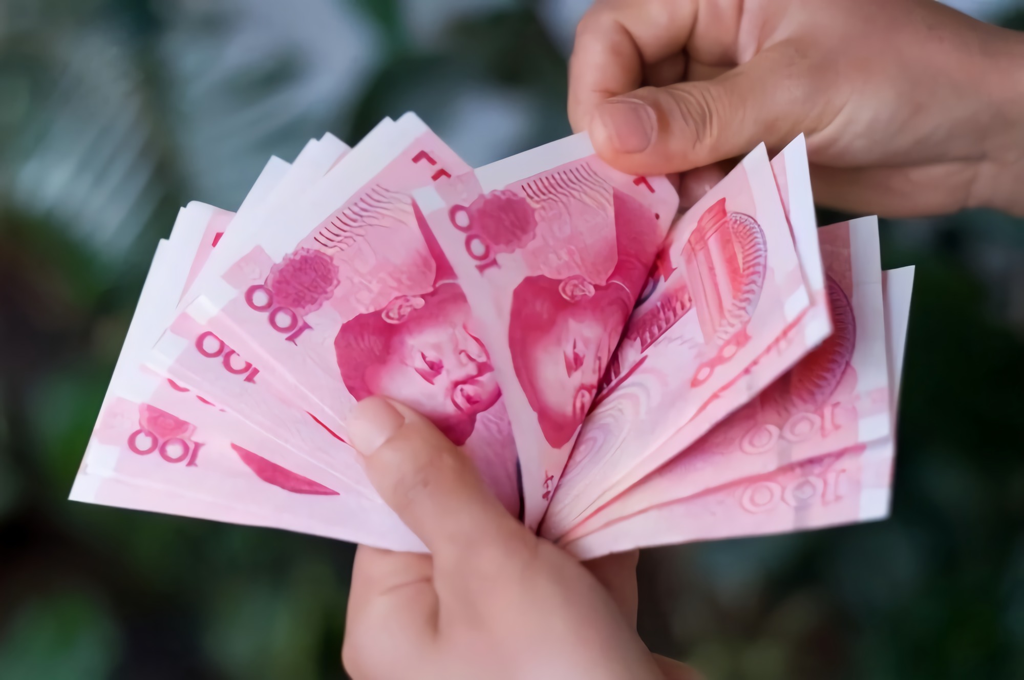 养老金一到卡就冻结,养老金取款别人多扣了