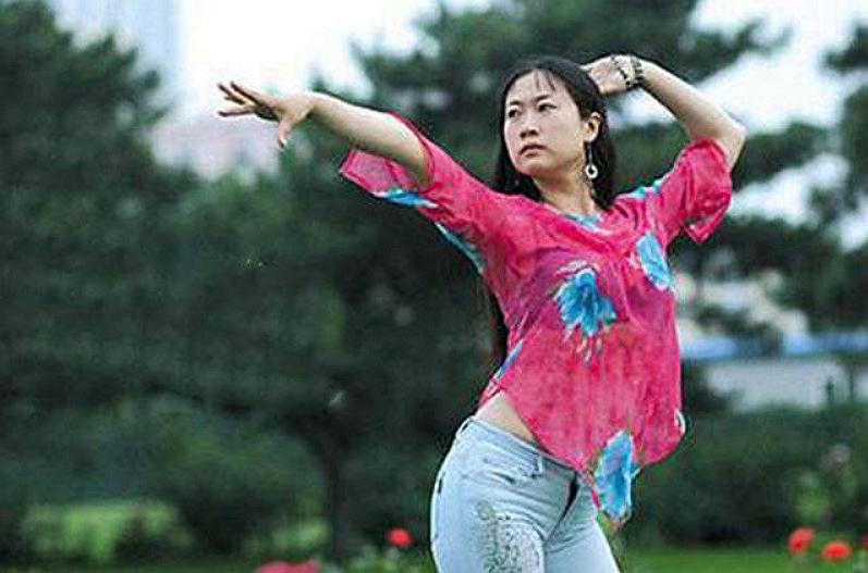 扭腰翘臀,未婚生子,曾经被骂没脑子的芙蓉姐姐,如今怎样了?