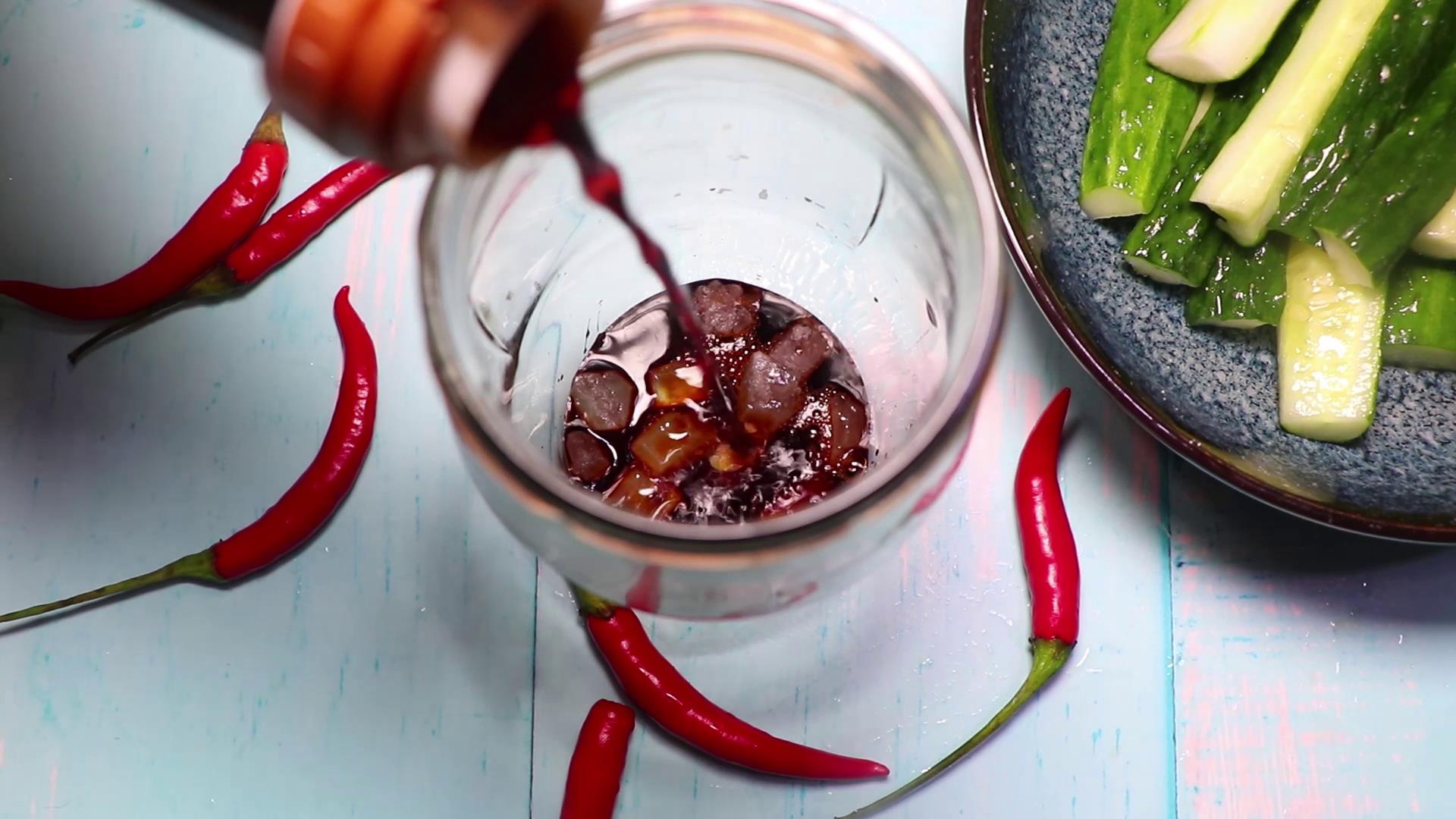 怎样腌黄瓜又脆又好吃,学会一招腌黄瓜保证又脆又爽口