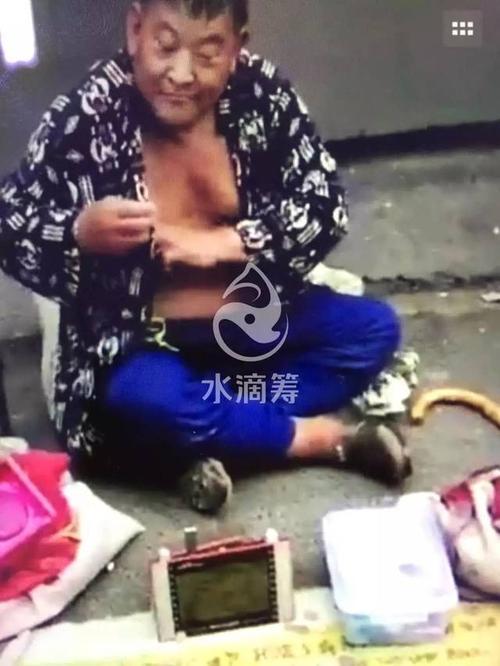 义丐谢傻子现在咋样了？他曾20年收养8个弃婴，15次捐款4000元