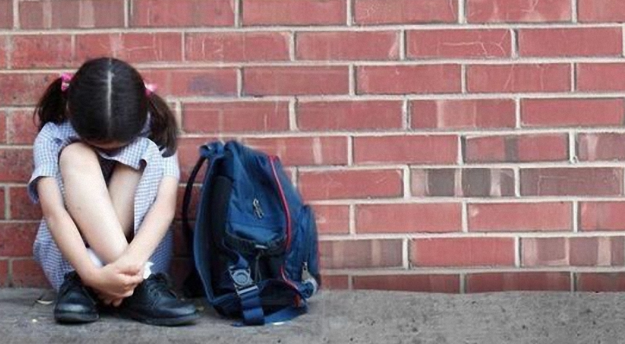 孩子对妈妈说“我好难看”，妈妈怎样回应才是高情商的做法？