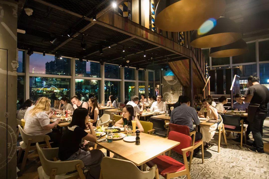 一挤就爆奶的超薄0.1pizza，被外国朋友吹上天