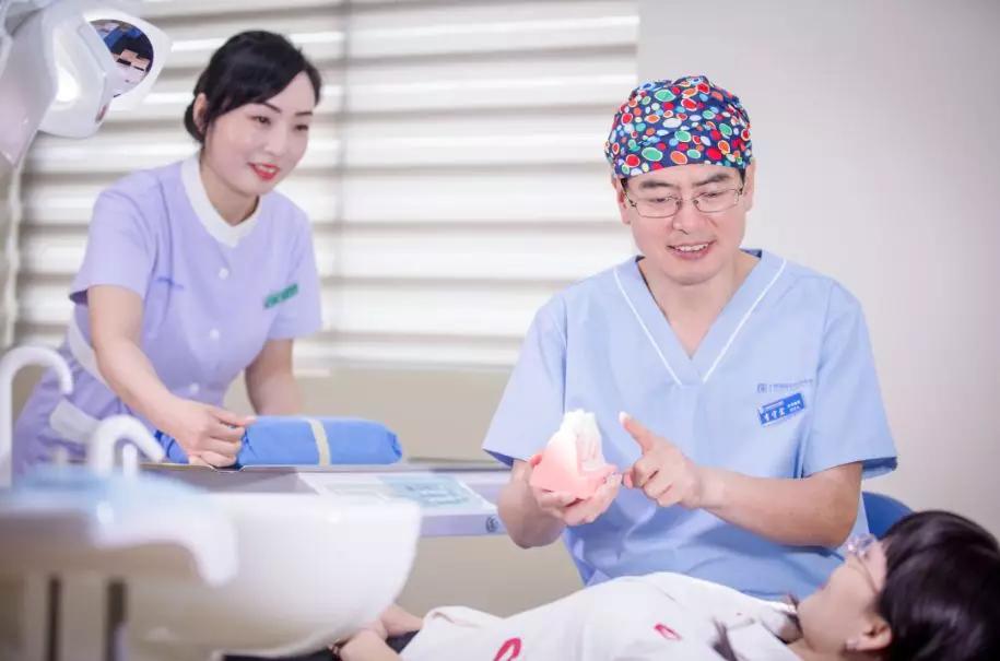 十堰老年人补牙,十堰种植牙齿费用