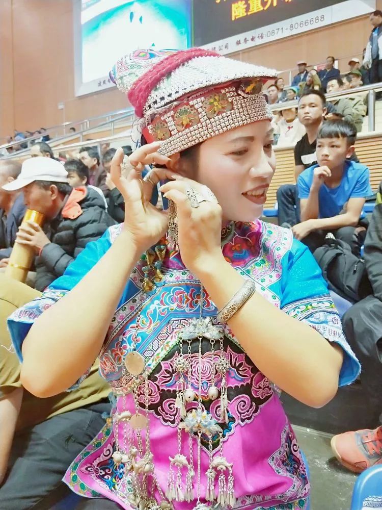 阿哲歌舞《绣嫁妆》赏析