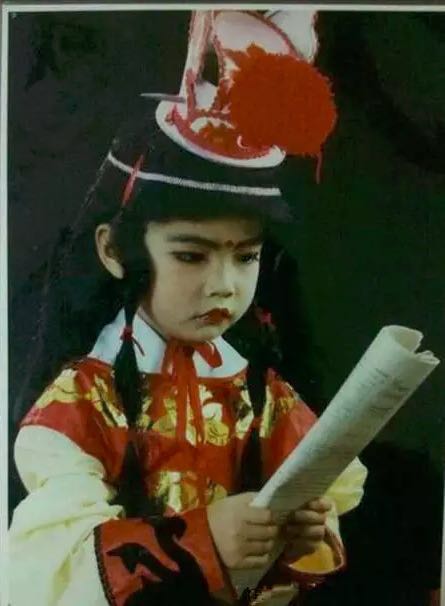 眉心一点红,眉心中间一点红是代表什么意思