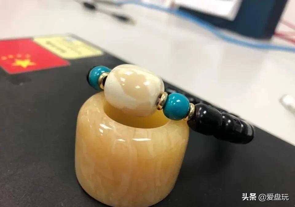 买蜜蜡避免踩哪些坑,蜜蜡买回来一段时间有坑