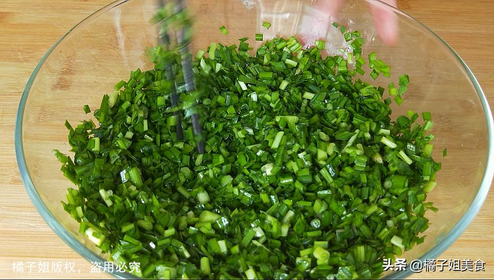 油炸饺子烩着吃,饺子皮油炸酥脆做法