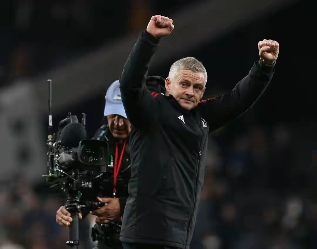 c罗卡瓦尼曼联明天会更好,c罗连场帽子戏法曼联3-2绝杀热刺