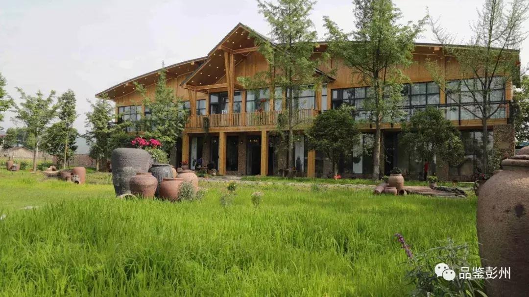 走遍中国的“寻鞋哥”来了!这回居然换上“军乐造”