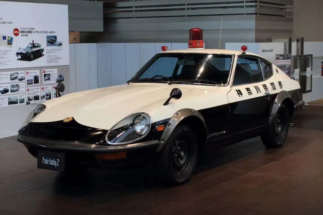 日本交警超跑,日本交警开跑车皇冠