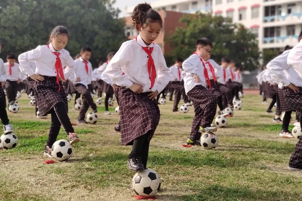 小学校园足球比赛的超燃时刻,漯河小学足球比赛的视频