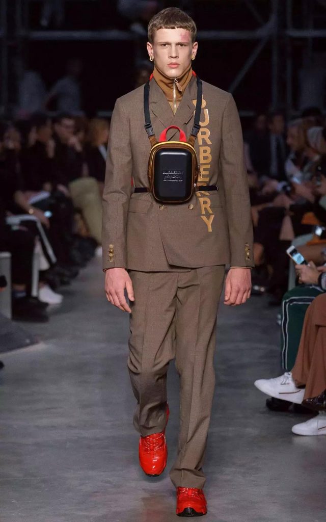 赵薇不为人知的故事,赵薇出席burberry视频