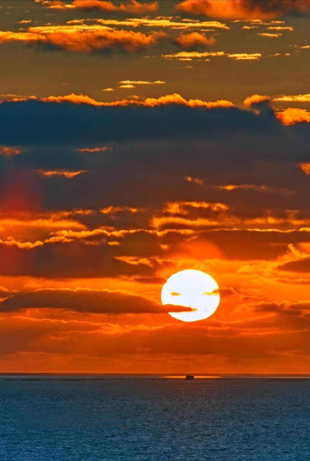 一半是海水一半是蓝天，这就是西沙群岛！我是登岛的第46066人