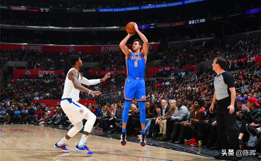 去年保罗带雷霆都能打进西部前五,保罗带领雷霆进总决赛