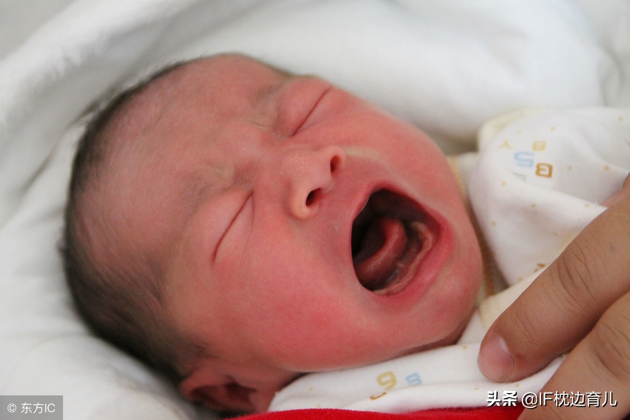 宝宝哭闹不吃饭怎么哄,宝宝哭闹哄睡的方法