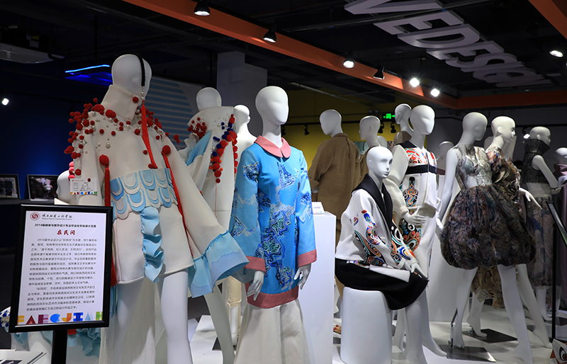 陕西服装工程学院图书馆怎么样,你心目中大学是什么样的