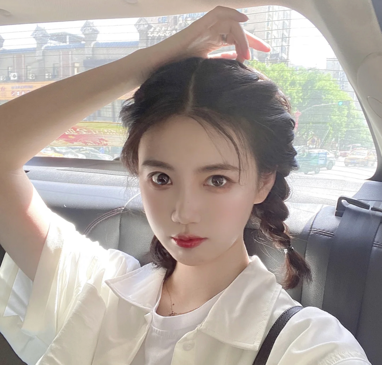 中短发有刘海大脸女生适合的编发,大脸女生参加婚礼适合的发型编发