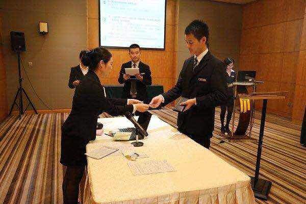 酒店前台办理房卡的流程,酒店补办房卡用的系统