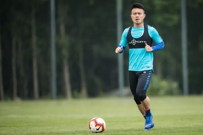 喂?有人做西班牙代购嘛?申花可能有这个需要......