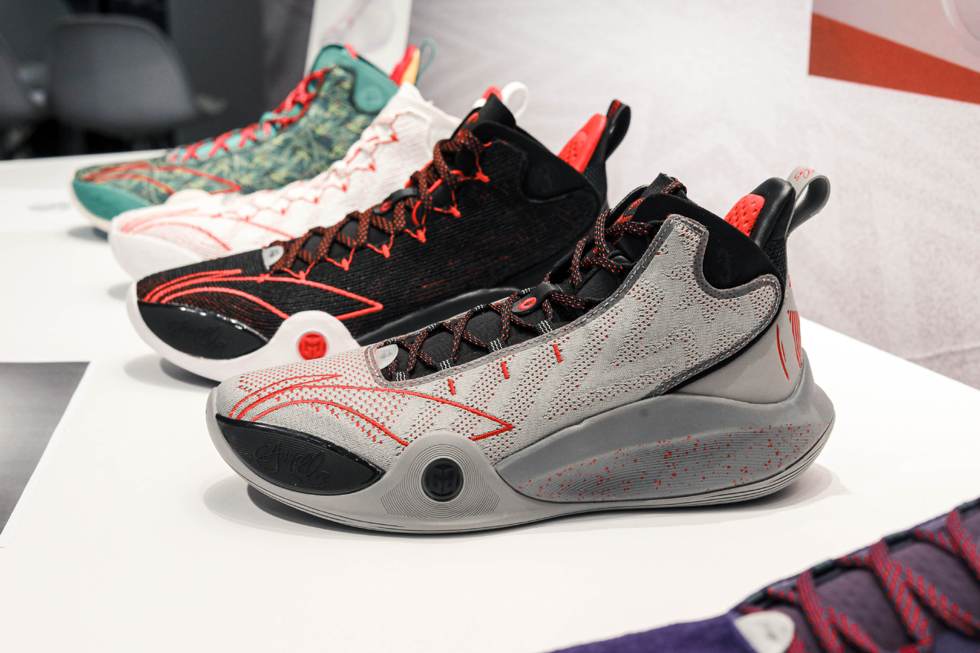 虚荣OR求实？KT7代配置拉满，CJ1代力求高端，安踏和李宁你爱谁？