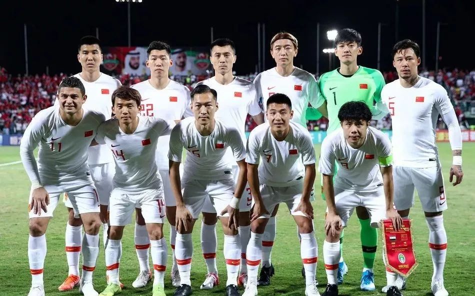 当中国男足脱掉上衣，你就知道他们为何难以崛起？