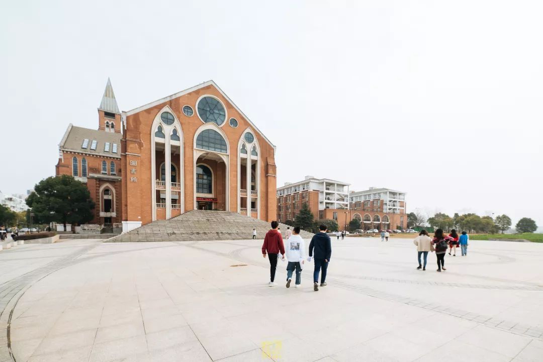 自从藏龙岛有了南延线,我就再没羡慕过别人家的学校!