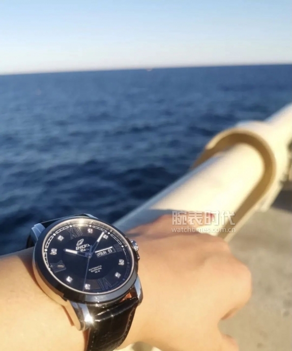 网友晒自己微信好友数量,网友晒1300手表