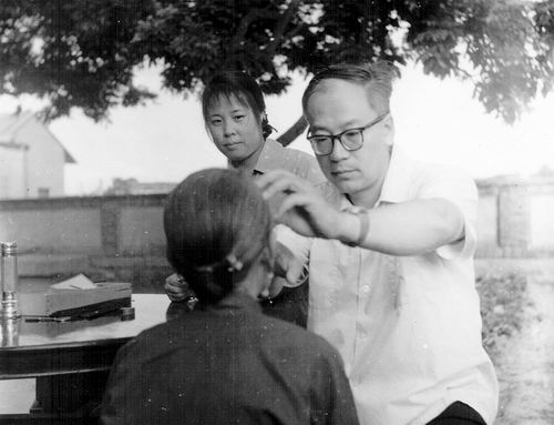 毛主席拒绝手术,主治医生吟诗一首,主席答应:但只用中国制造